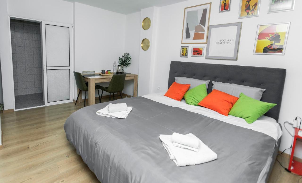11 Steps' Lovely Studio In The Center Tirana Exterior photo