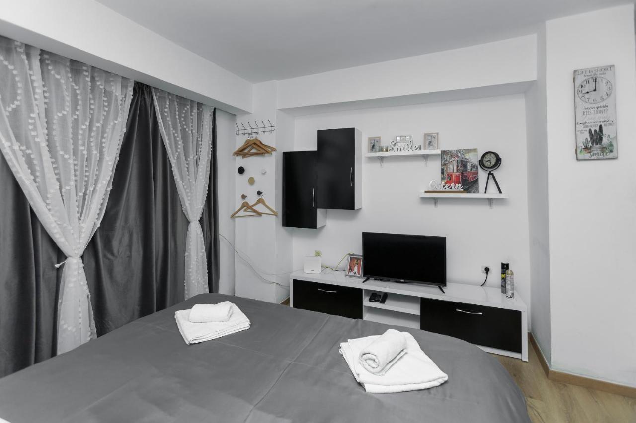 11 Steps' Lovely Studio In The Center Tirana Exterior photo