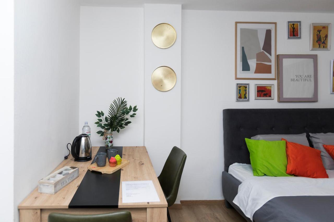 11 Steps' Lovely Studio In The Center Tirana Exterior photo