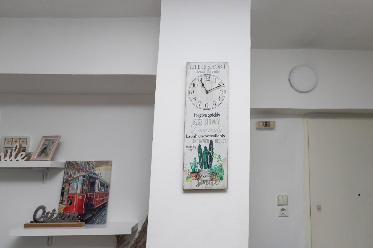 11 Steps' Lovely Studio In The Center Tirana Exterior photo