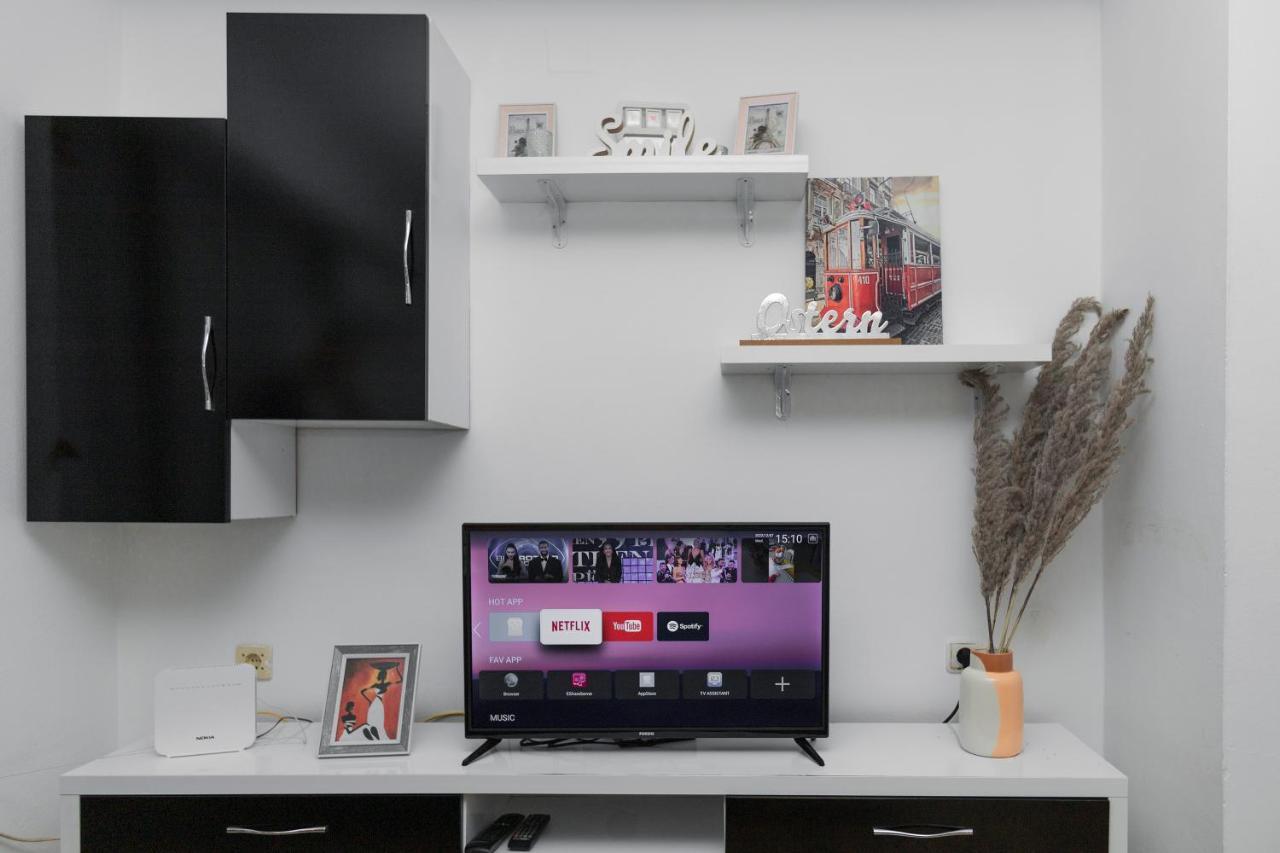 11 Steps' Lovely Studio In The Center Tirana Exterior photo